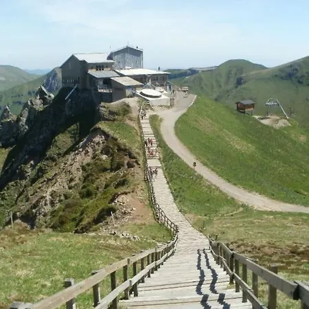 Les Luges Pour 4 A 6 Pers Vue Vallee Wifi * Besse-et-Saint-Anastaise